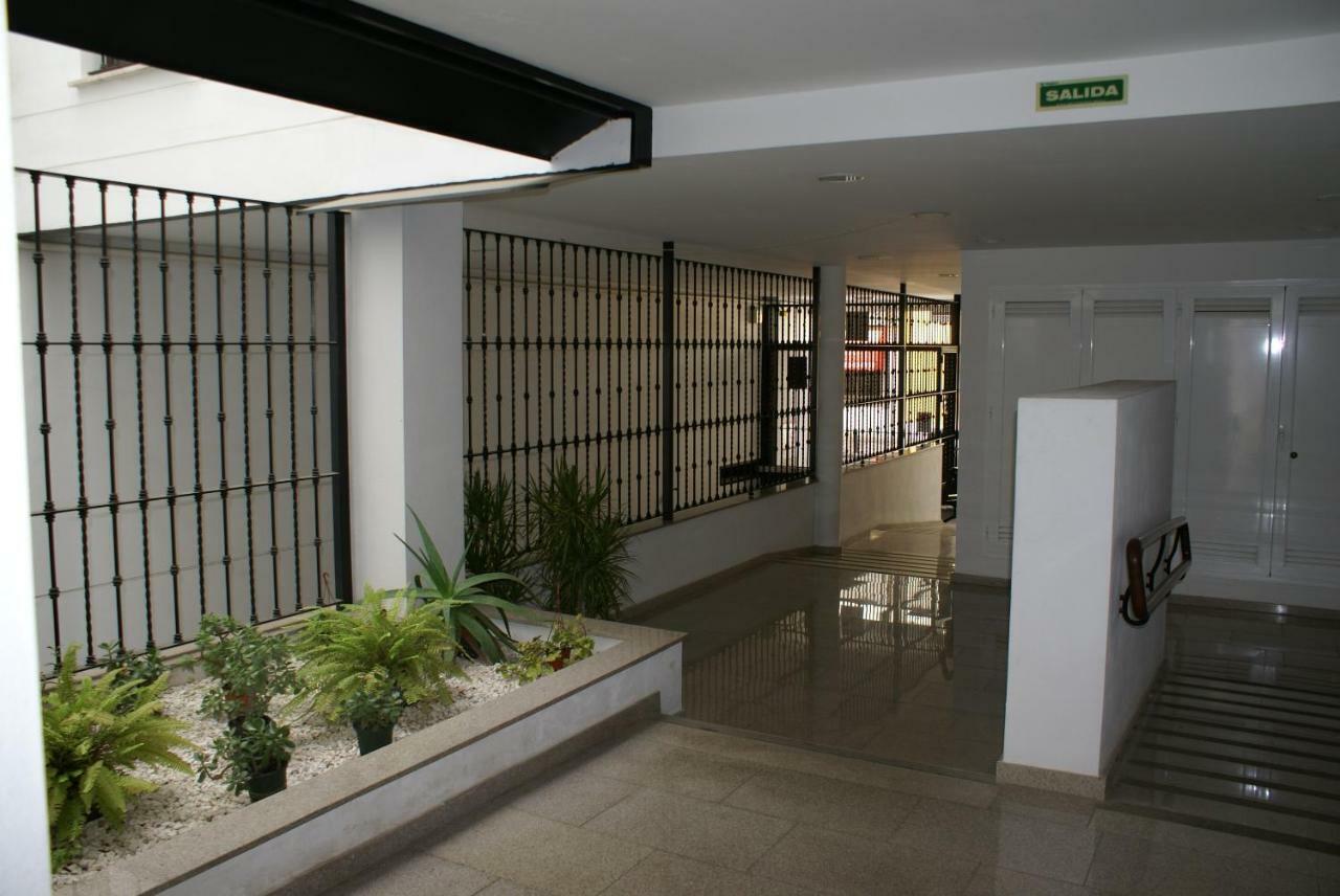 First Floor Close Macarena Church セビリア エクステリア 写真